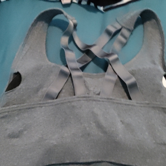 M like new gray Puma sports bra - Picture 3 of 5